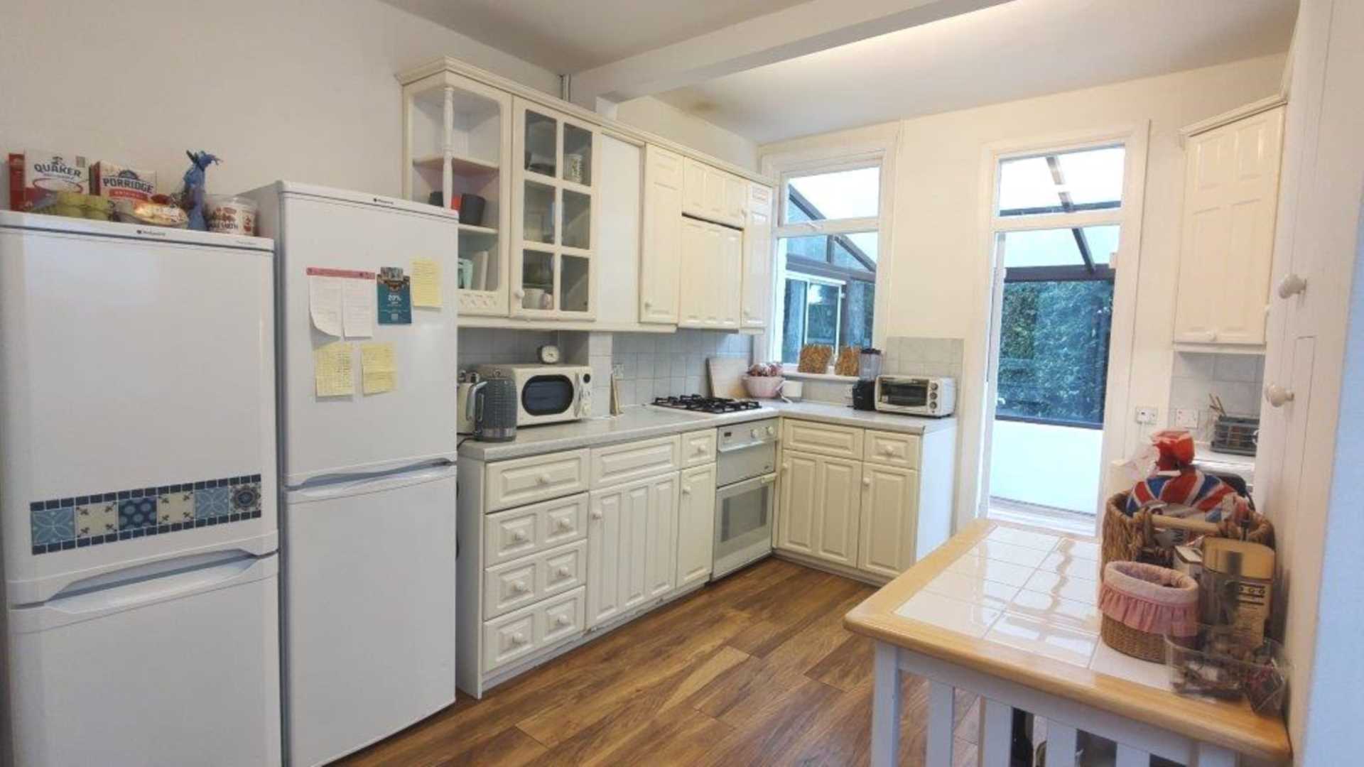 London W5 2QJ 4 bed semi-detached rental property internal/external image-3