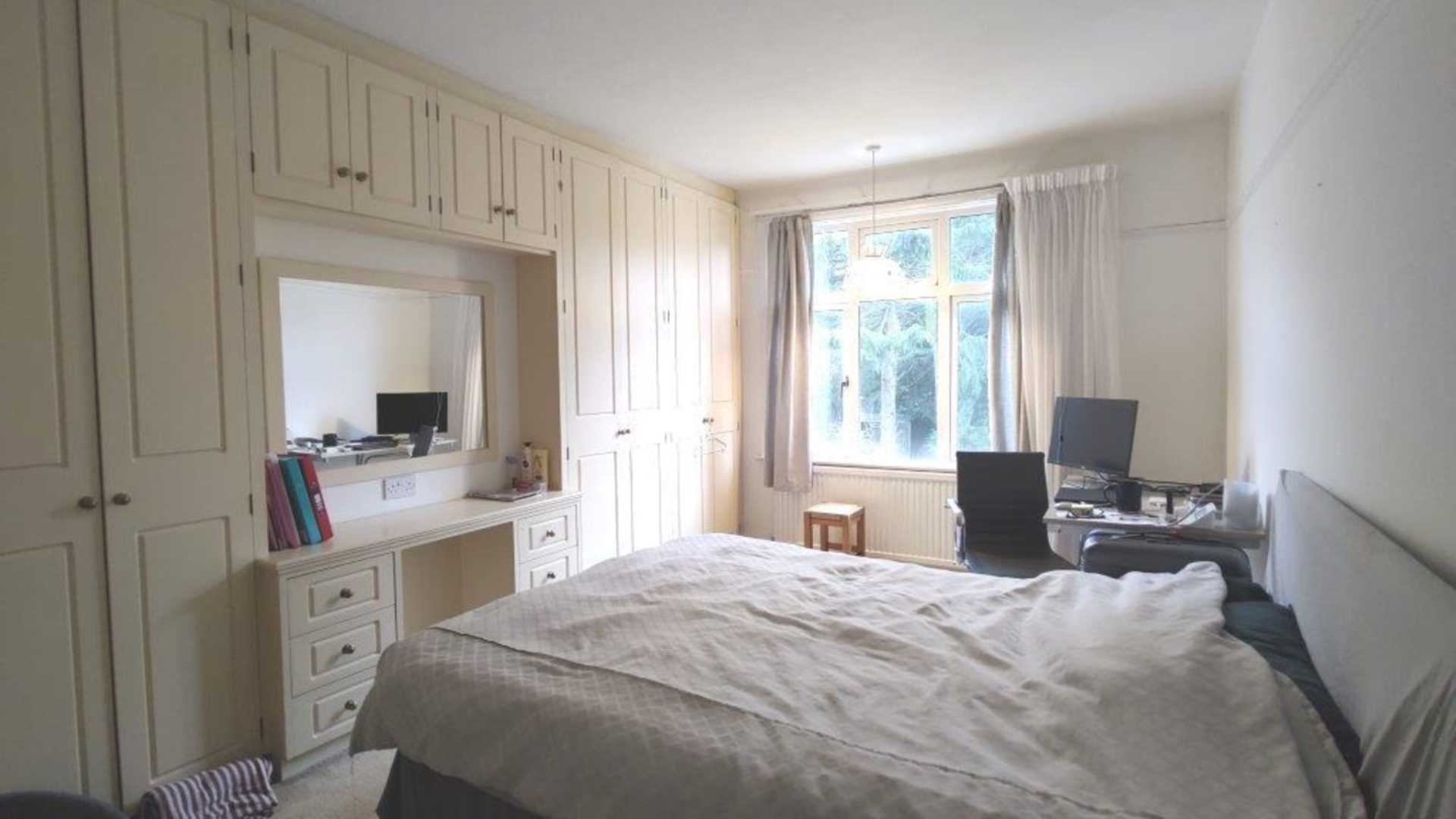 London W5 2QJ 4 bed semi-detached rental property internal/external image-4