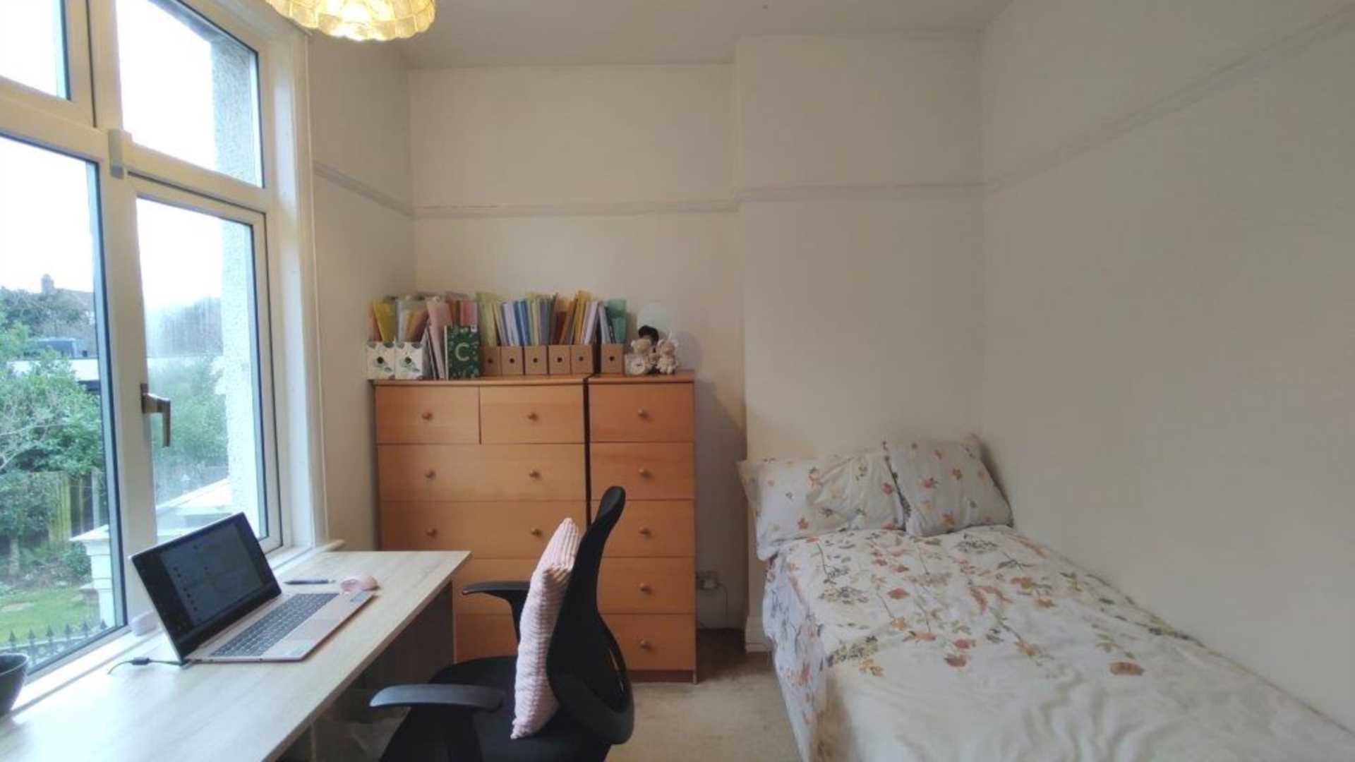 London W5 2QJ 4 bed semi-detached rental property internal/external image-7