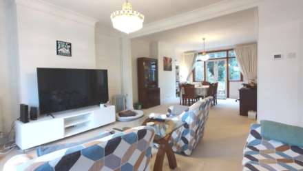 4 bed semi-detached to rent in London W5