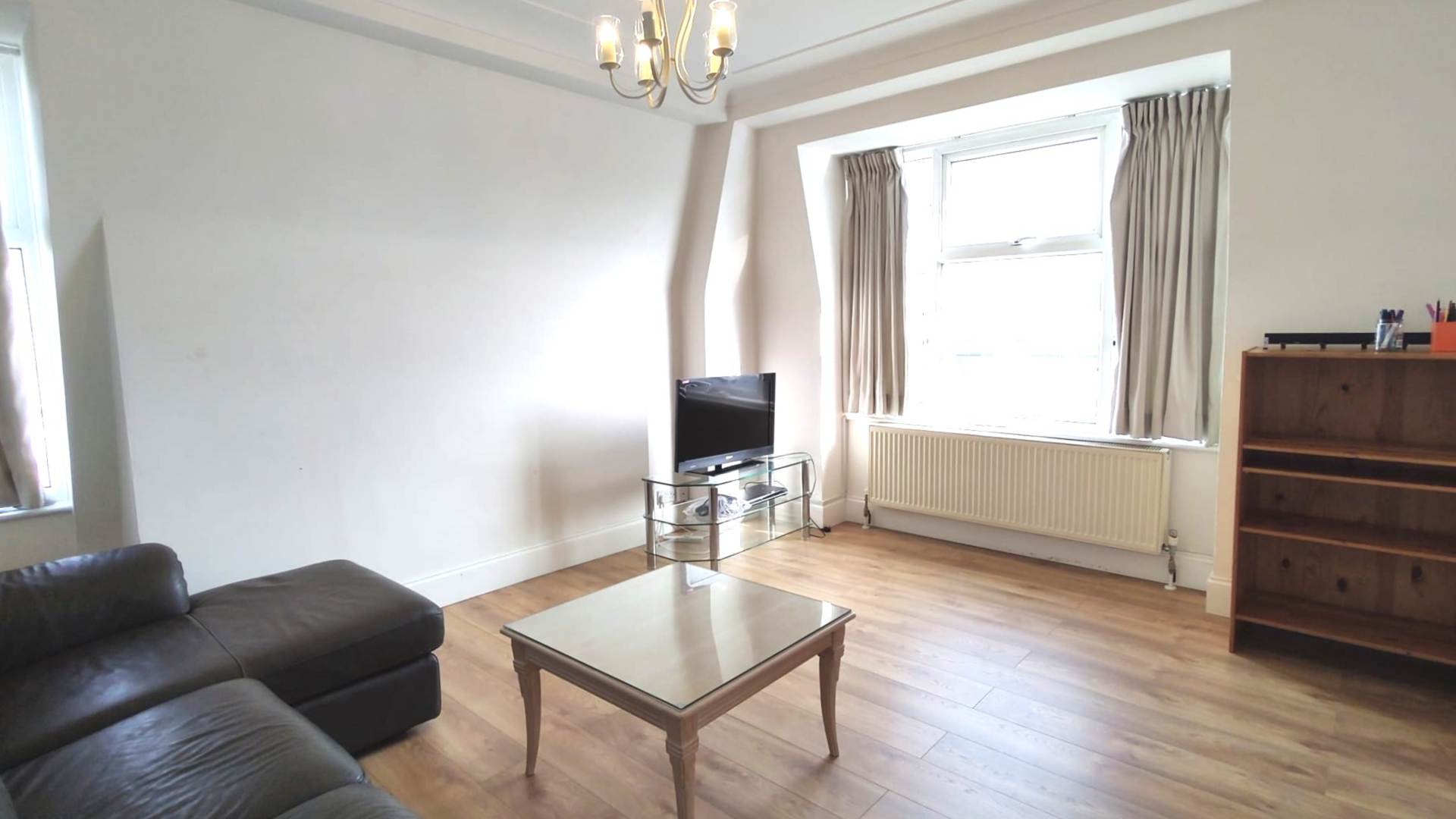 London NW3 5DP 2 bed flat rental property internal/external image-3