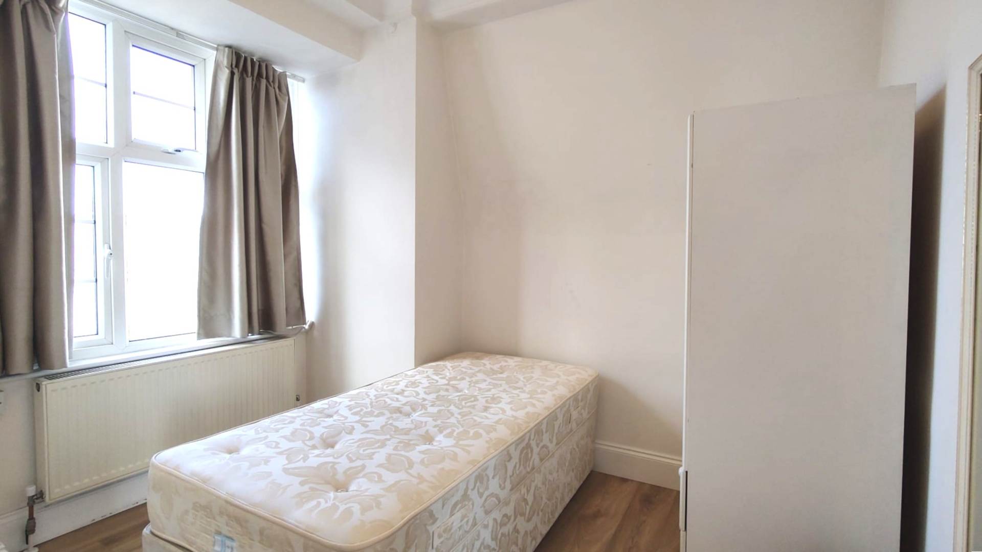 London NW3 5DP 2 bed flat rental property internal/external image-7
