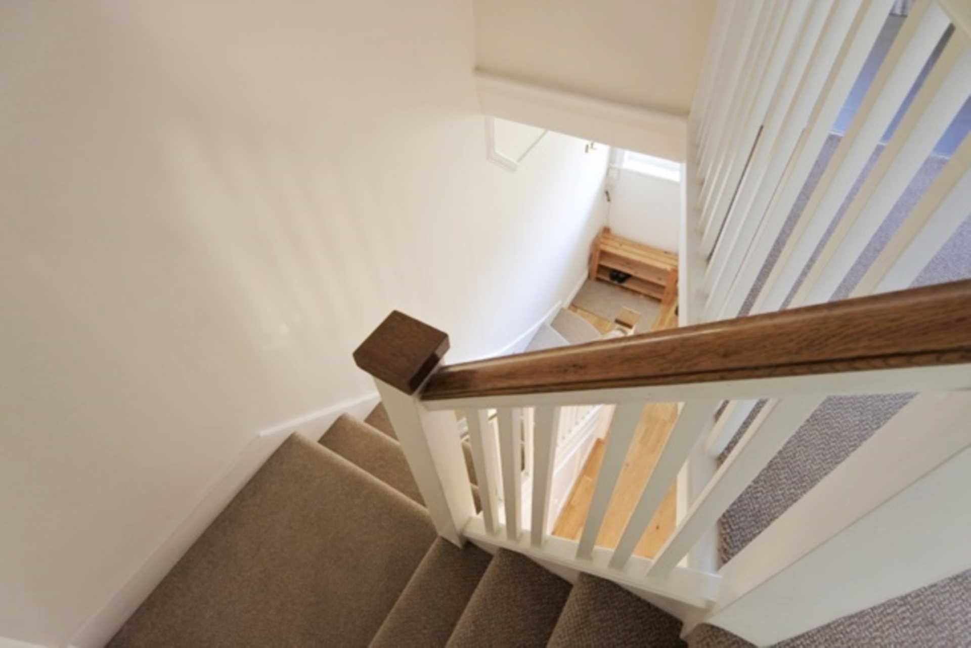 London N20 8HJ 3 bed semi-detached rental property internal/external image-10
