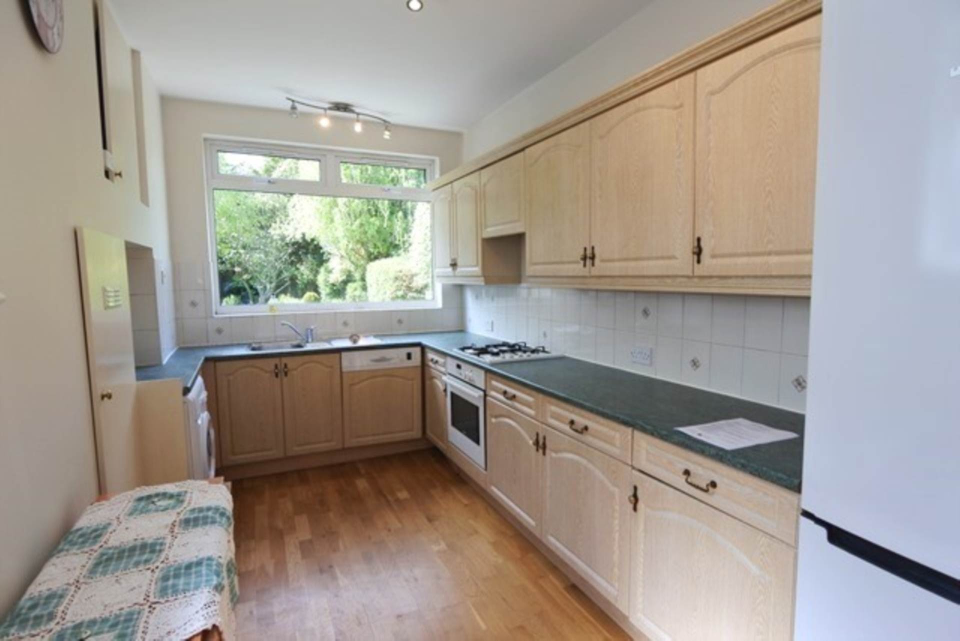 London N20 8HJ 3 bed semi-detached rental property internal/external image-4