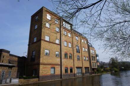 2 Bedroom Apartment, Castle Mill, Lower Kings Road, Berkhamsted.