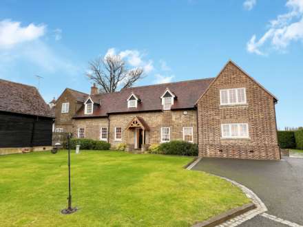 4 Bedroom Country House, Toms Hill, Aldbury, Nr Tring, Hertfordshire.
