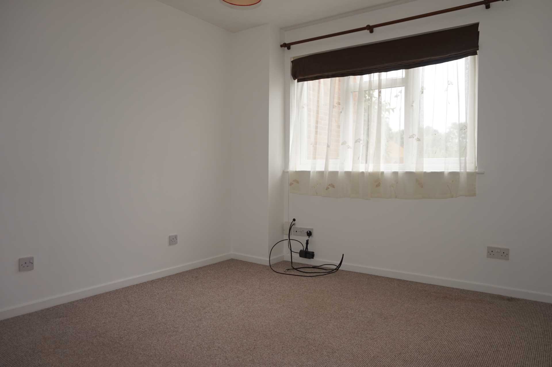 Meadow Way, Aylesbury, Image 4