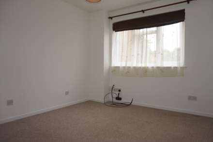 Meadow Way, Aylesbury, Image 4