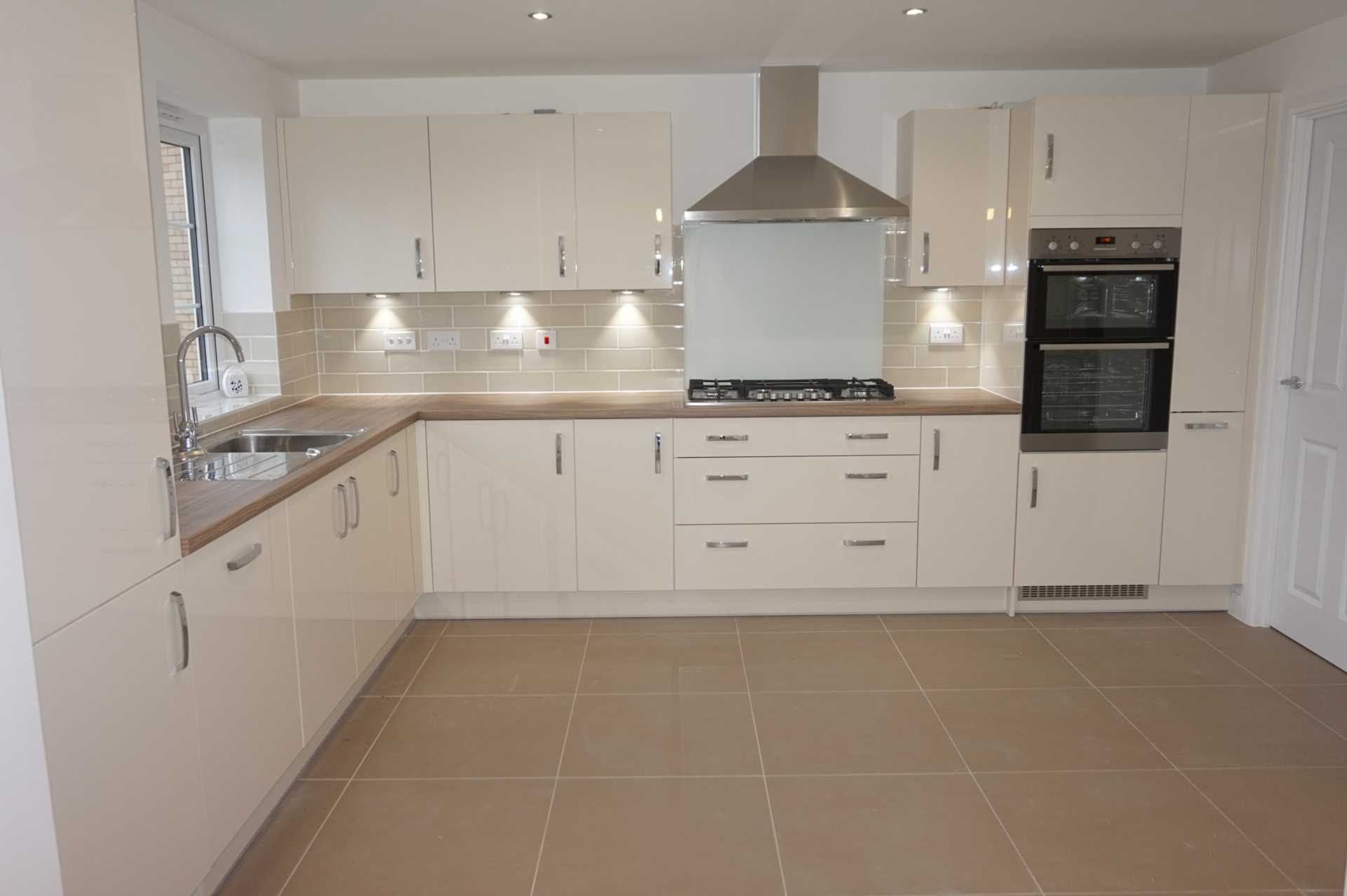 Lamport Crescent, Brooklands, Milton Keynes., Image 3