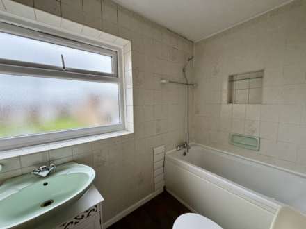 Fairfax Crescent, Aylesbury, Image 10