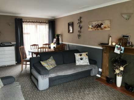 Fairfax Crescent, Aylesbury, Image 3