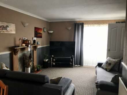 Fairfax Crescent, Aylesbury, Image 4
