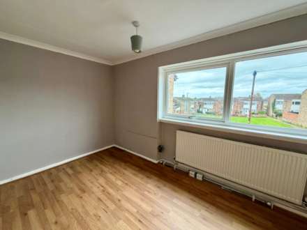 Fairfax Crescent, Aylesbury, Image 8