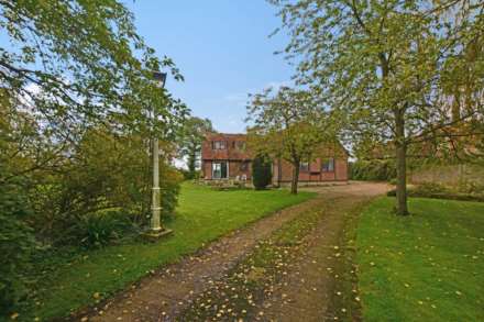 3 Bedroom Detached, Aston Sandford, Aston Sandford