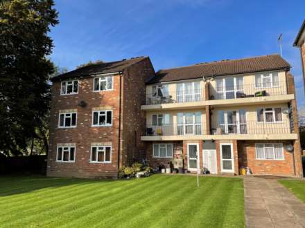 Howard Agne Close, Bovingdon