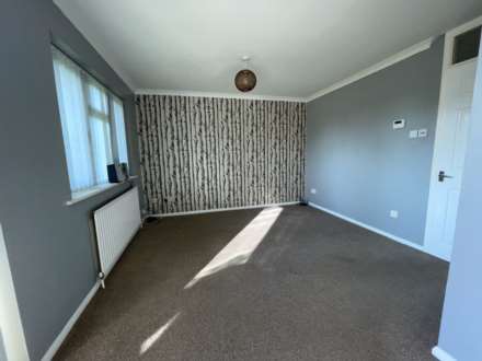 Howard Agne Close, Bovingdon, Image 2