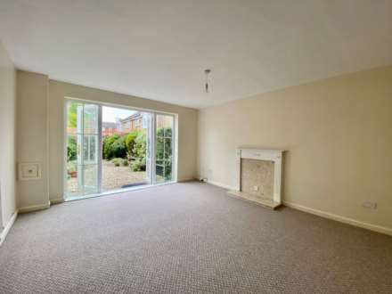 Guillemot Way, Aylesbury, Image 3