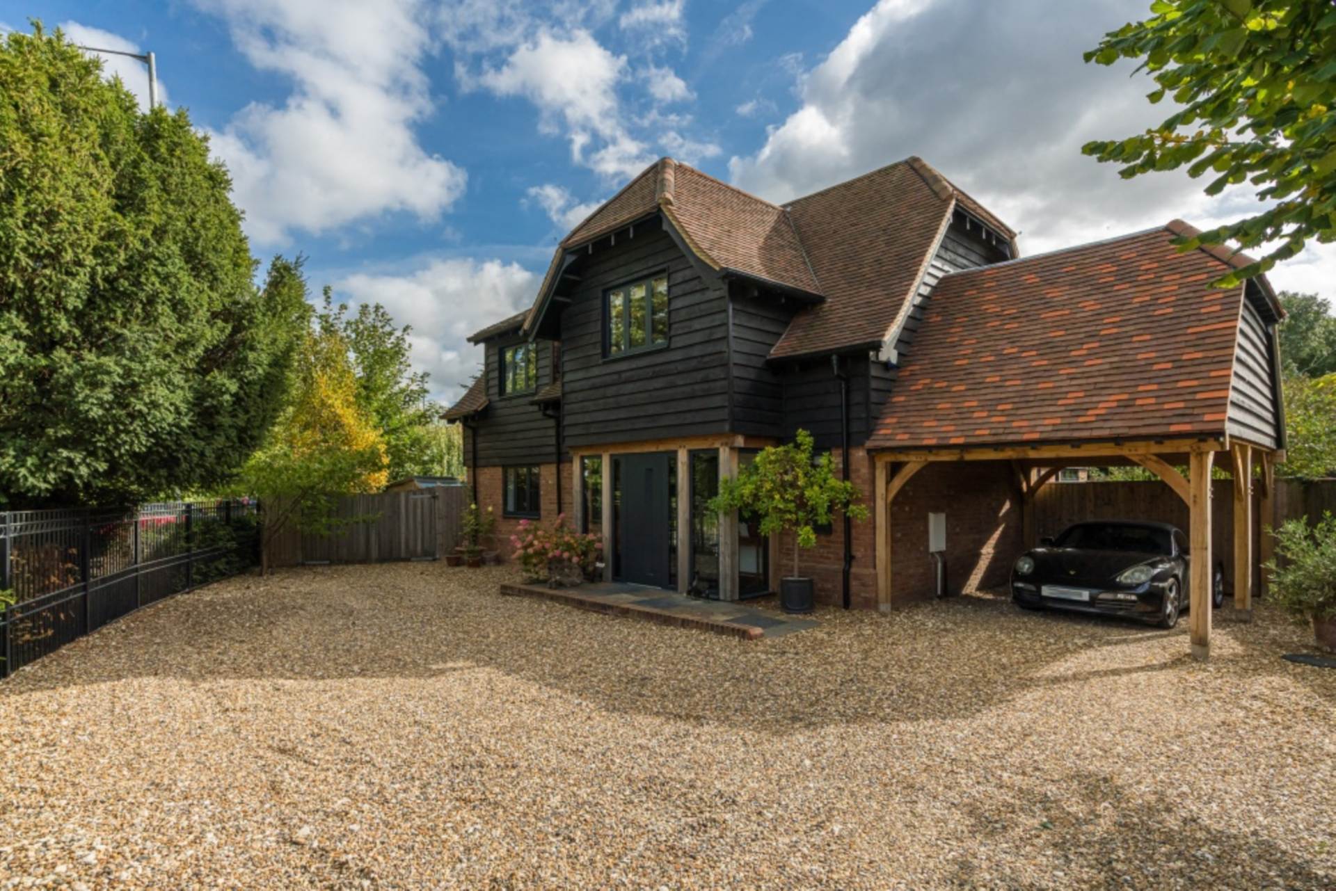 Aylesbury Road, Aston Clinton, Image 1