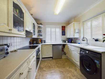 Thornton Crescent, Wendover, Image 6