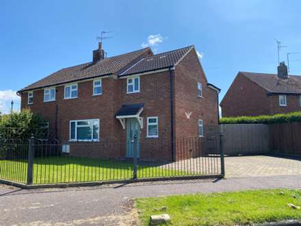 3 Bedroom Semi-Detached, Carrington Crescent, Wendover