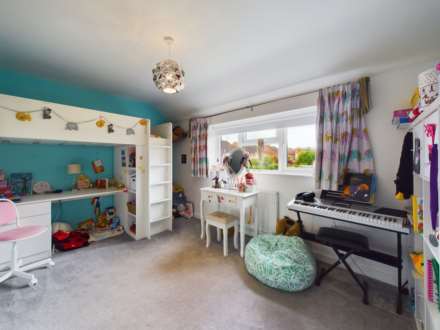 Carrington Crescent, Wendover, Image 10