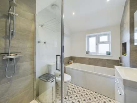 Carrington Crescent, Wendover, Image 12