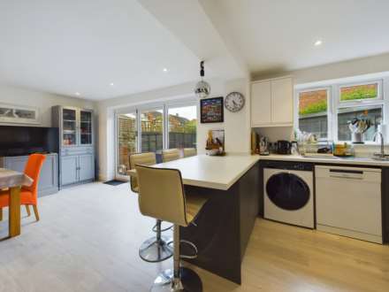 Carrington Crescent, Wendover, Image 4