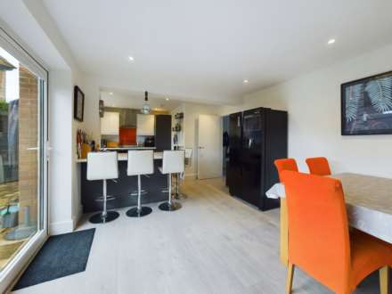 Carrington Crescent, Wendover, Image 6