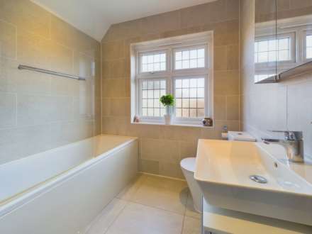 Field Rose, Weston Turville, Image 13