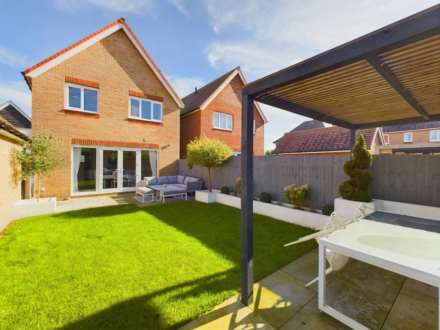 Field Rose, Weston Turville, Image 14
