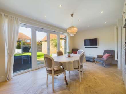 Field Rose, Weston Turville, Image 5