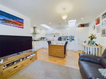 Newton Avenue, Aylesbury, Image 6