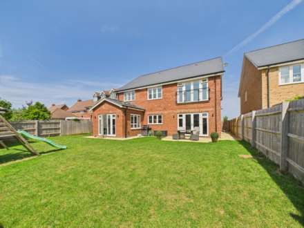 Coxon Close, Haddenham, Image 2