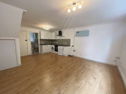 Winchester House, Bishops Walk, Image 3