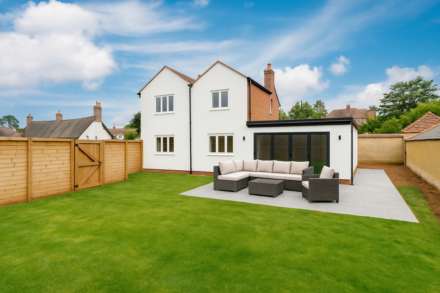 The Green, Chearsley, Image 18