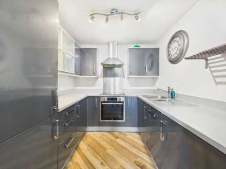 Viridian Square, Aylesbury, Image 2