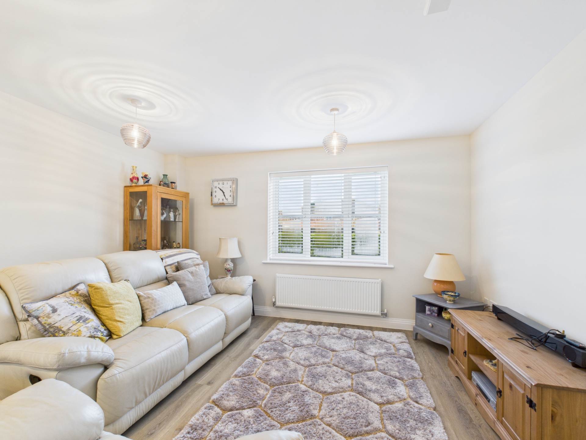 Hedges Way, Aylesbury, Image 5