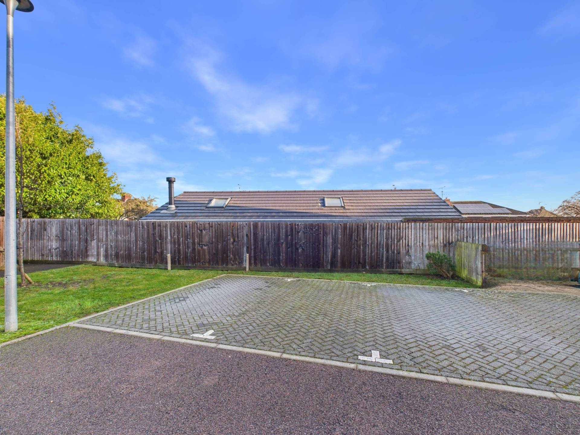 Hedges Way, Aylesbury, Image 8