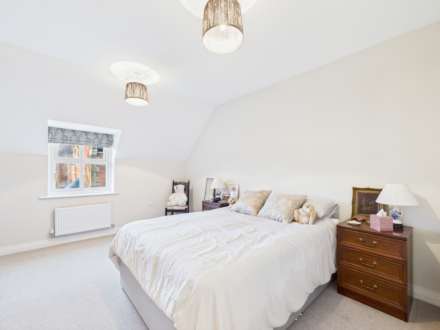 Hedges Way, Aylesbury, Image 6