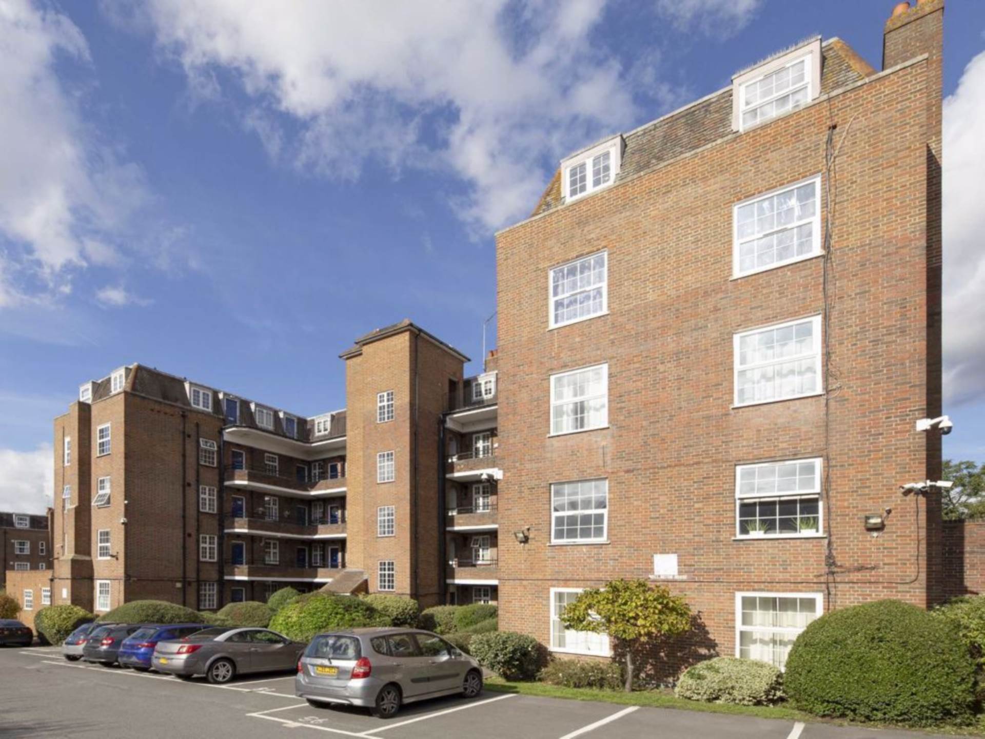 Western Avenue, London, Image 2