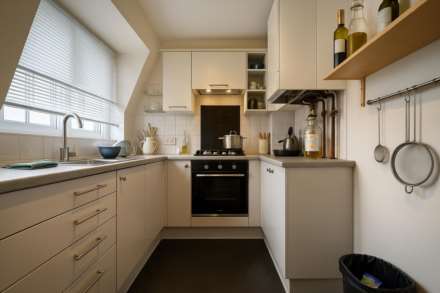 Western Avenue, London, Image 3