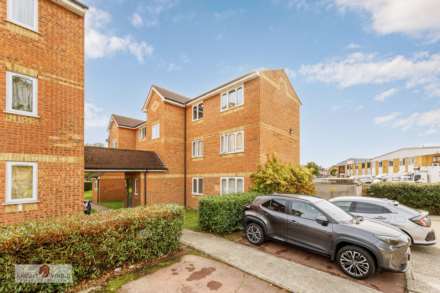 1 Bedroom Flat, Brindley Close, Greater London