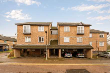 Flat, Abbeyfields Close, London