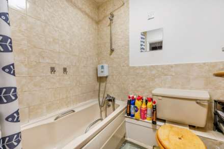 Abbeyfields Close, London, Image 5