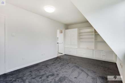 Flat, Abbeyfield Close, Park Royal