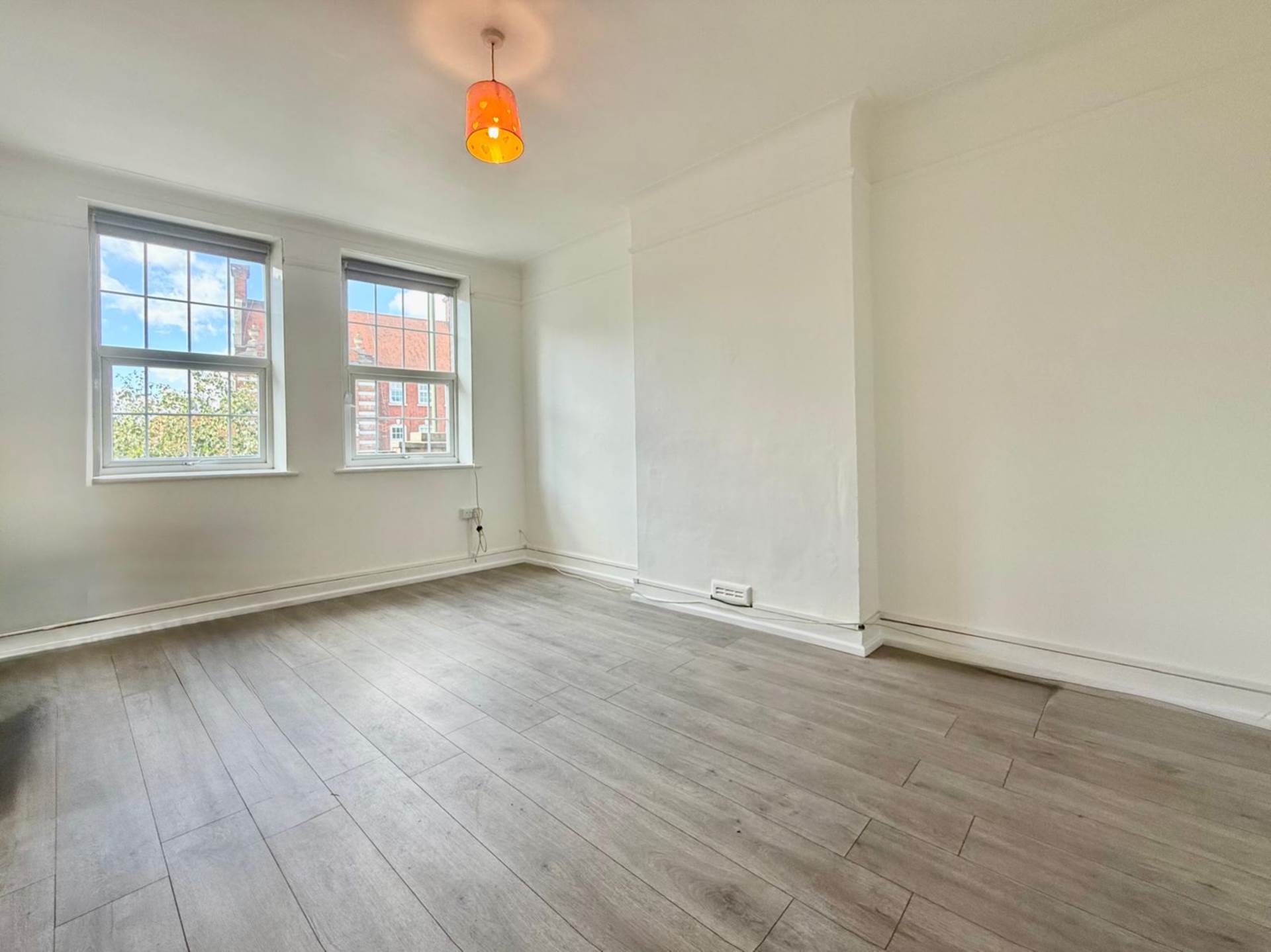 Golders Green Road, London, Image 1