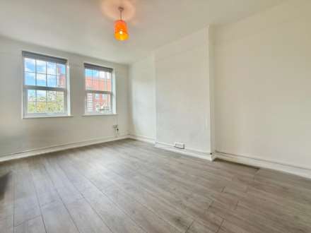 Golders Green Road, London, Image 1