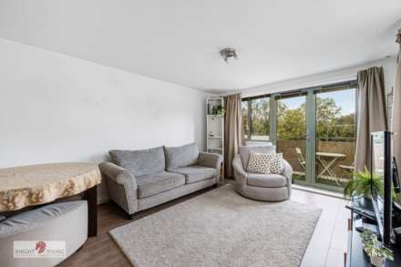 Agate Close, London, Image 3