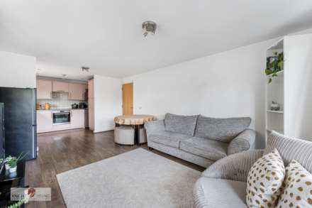 Agate Close, London, Image 5