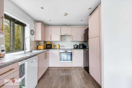 Agate Close, London, Image 6